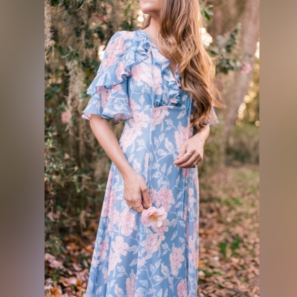 Gal Meets Glam Dresses & Skirts - Gal Meets Glam Maxi Blue Pink Floral Shelby Dress Tie Neck Size 4